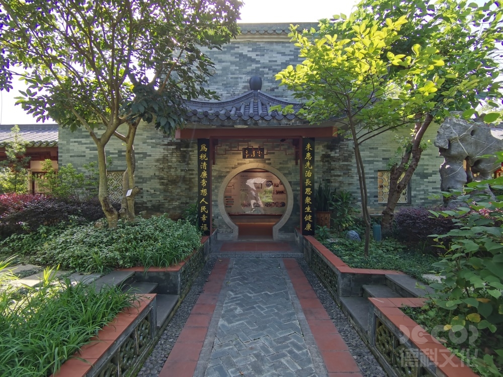 自然歷史展覽館設計中如何展示生態(tài)系統(tǒng)的功能？